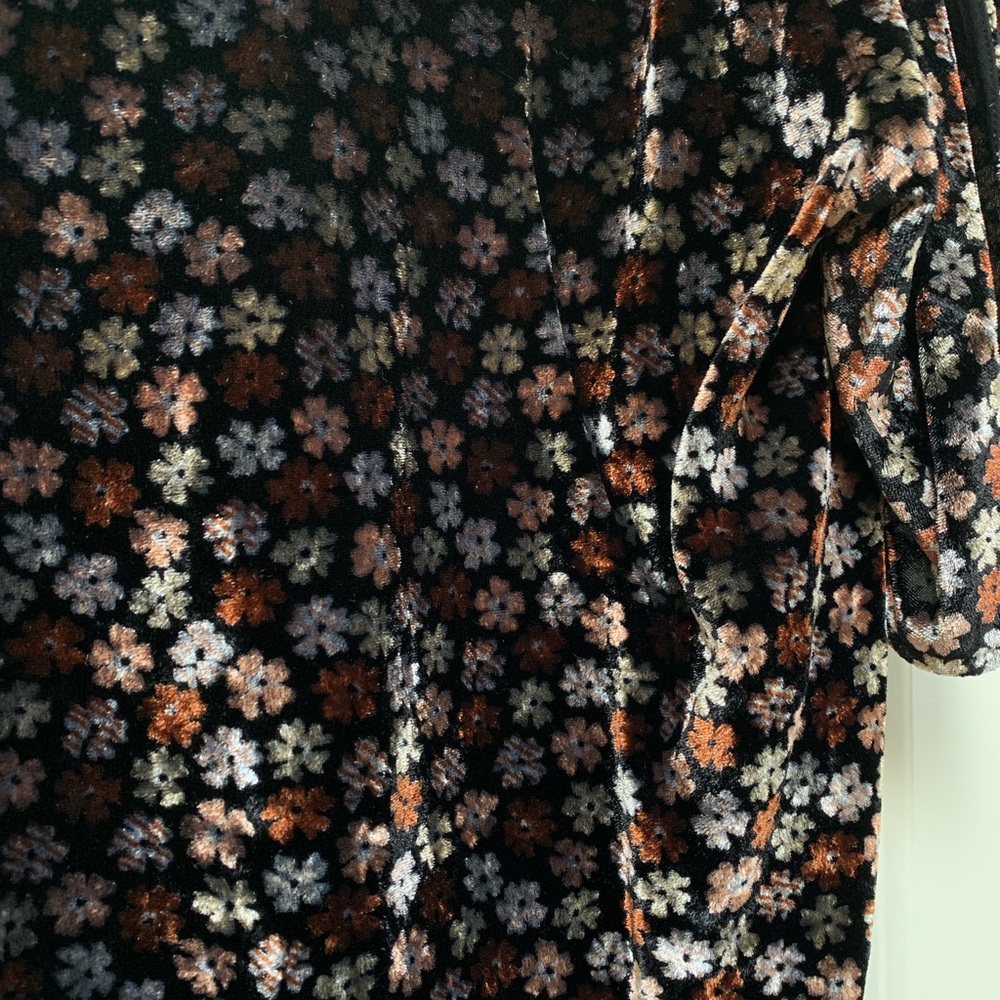 Last Chance - Madewell | Velvet Tulip Ruffle Top in Petite Blooms - Picture 10 of 11